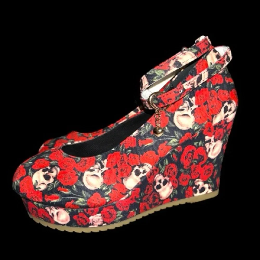 Goth style skull design red Floral Wedge Heels